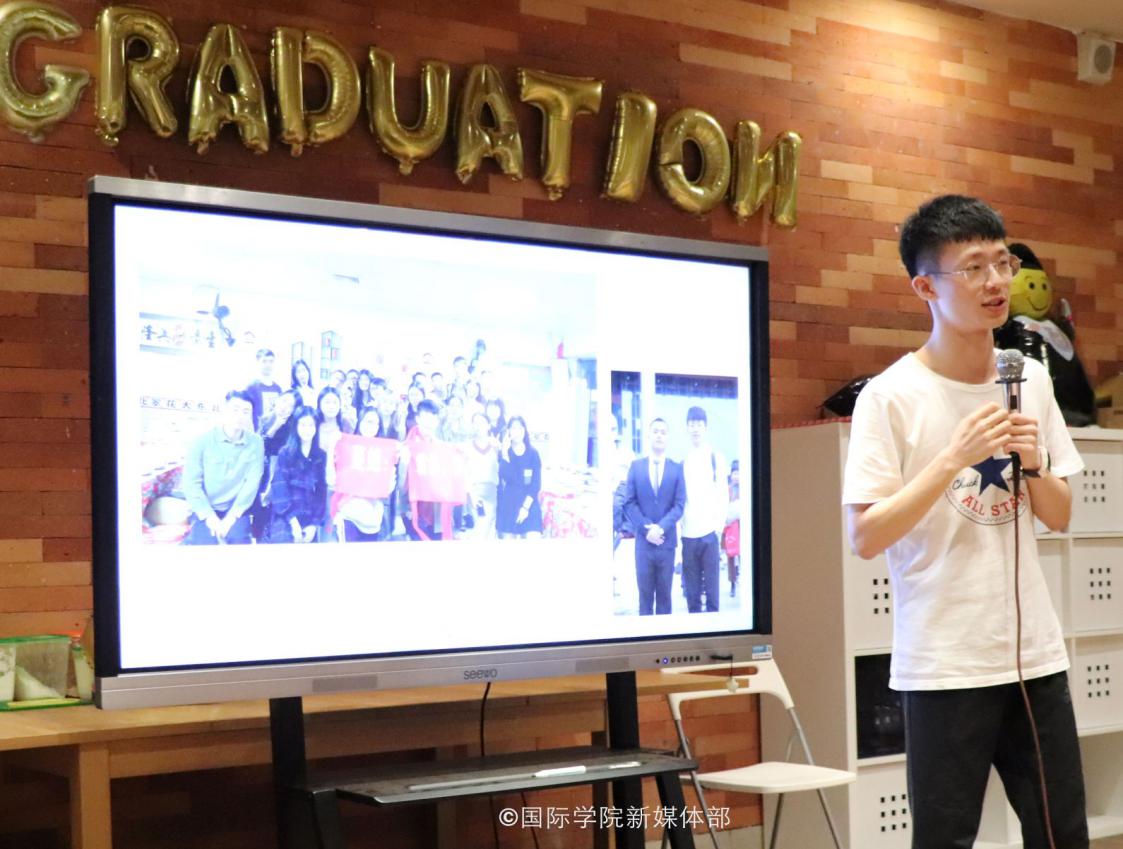 图片包含 室内, 播放, 人员, 电视描述已自动生成